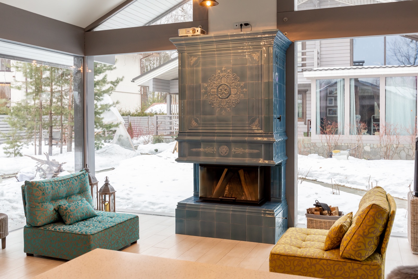 Камин Версаль — детали изразцов